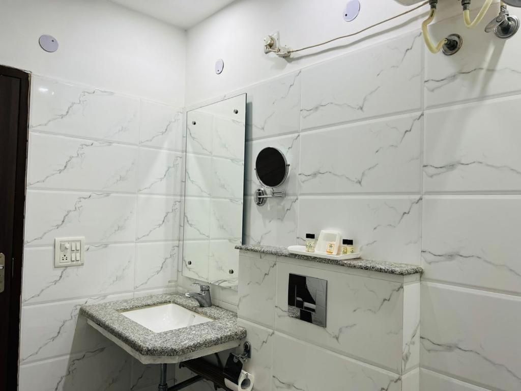 Hotel Whistling Greens Moga Εξωτερικό φωτογραφία
